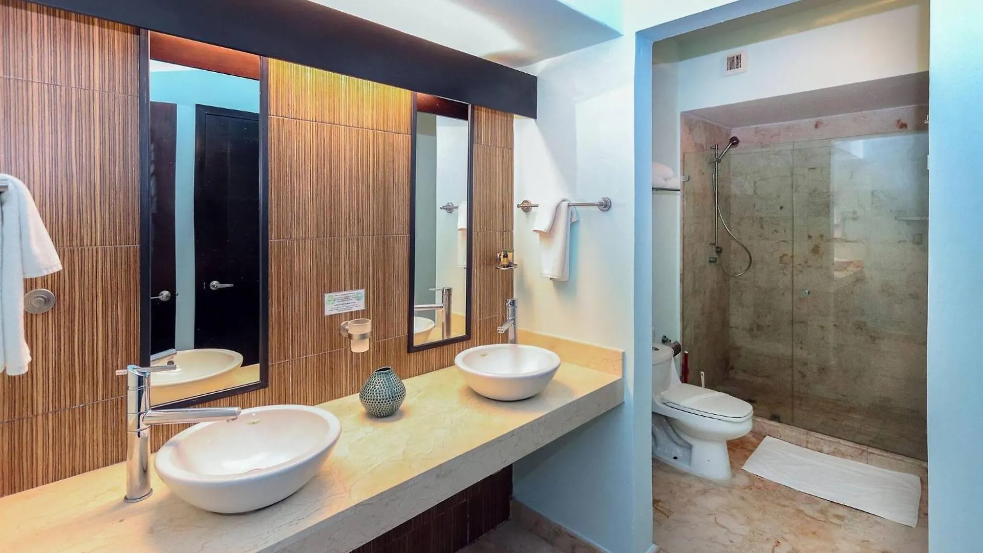 Beachfront Condo, 2 Bedroom - Ocean View At Corto Maltes Playa del Carmen Appartement